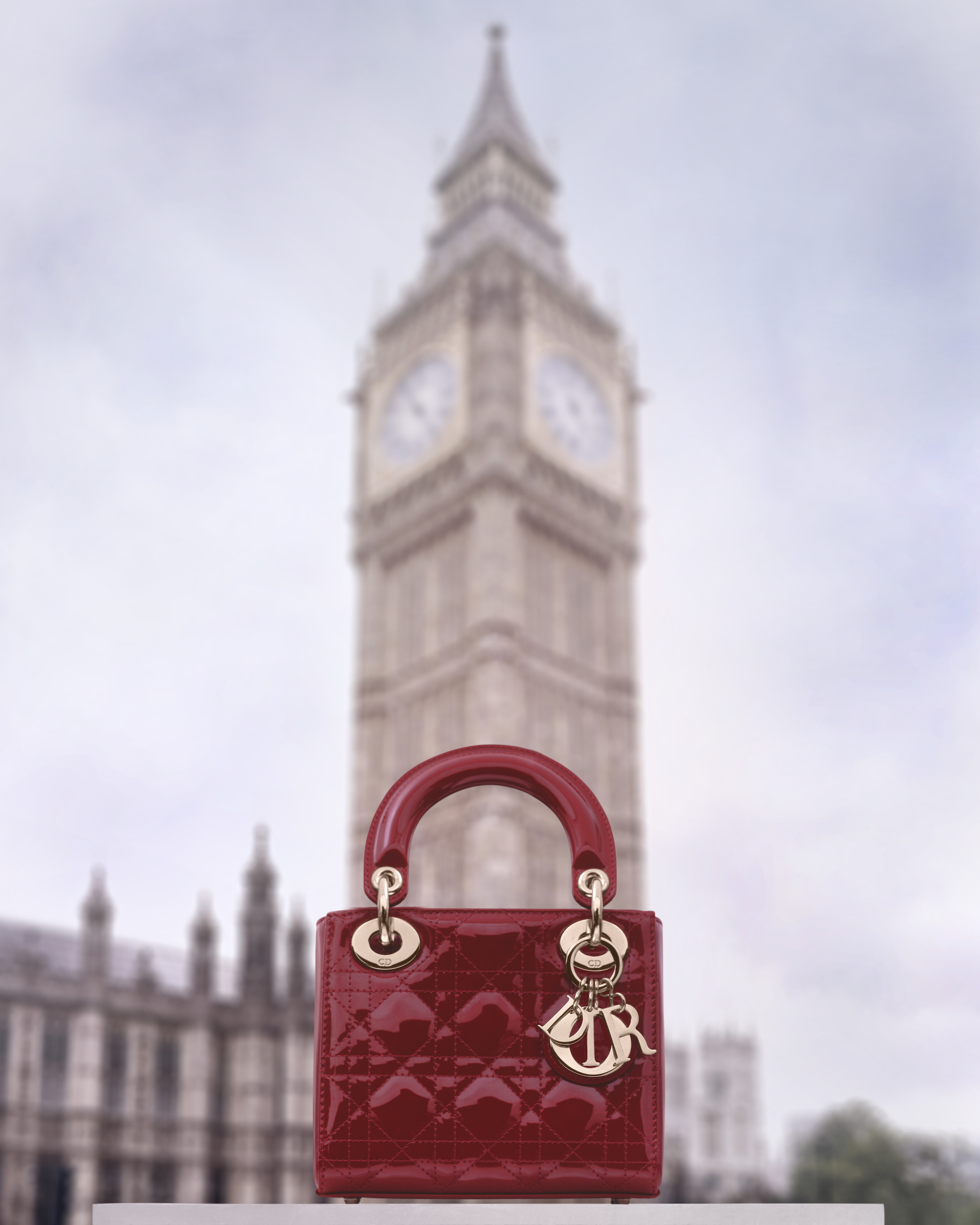 03_S_DiorLondra_tris_7_V1S-1743790806649