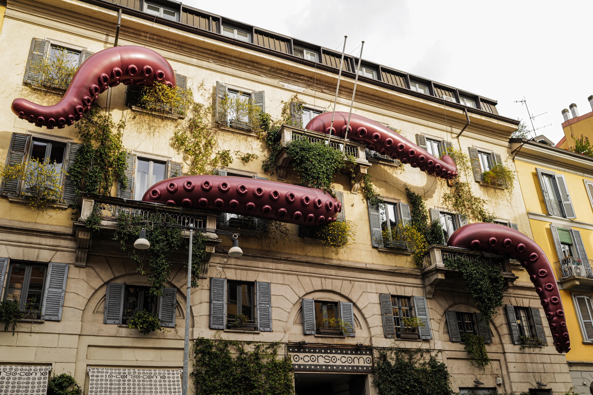 10-CORSO-COMO_MILANO_HAVE-A-PUFFY-SUMMER_00001-1776884711931