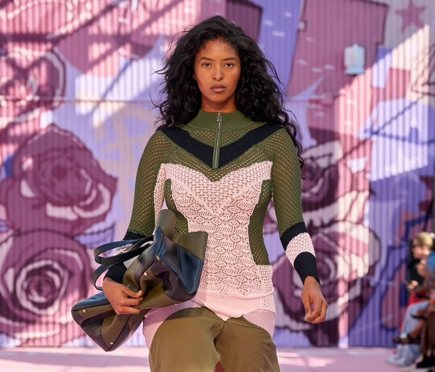 What is Off-White Writing on the Wall?