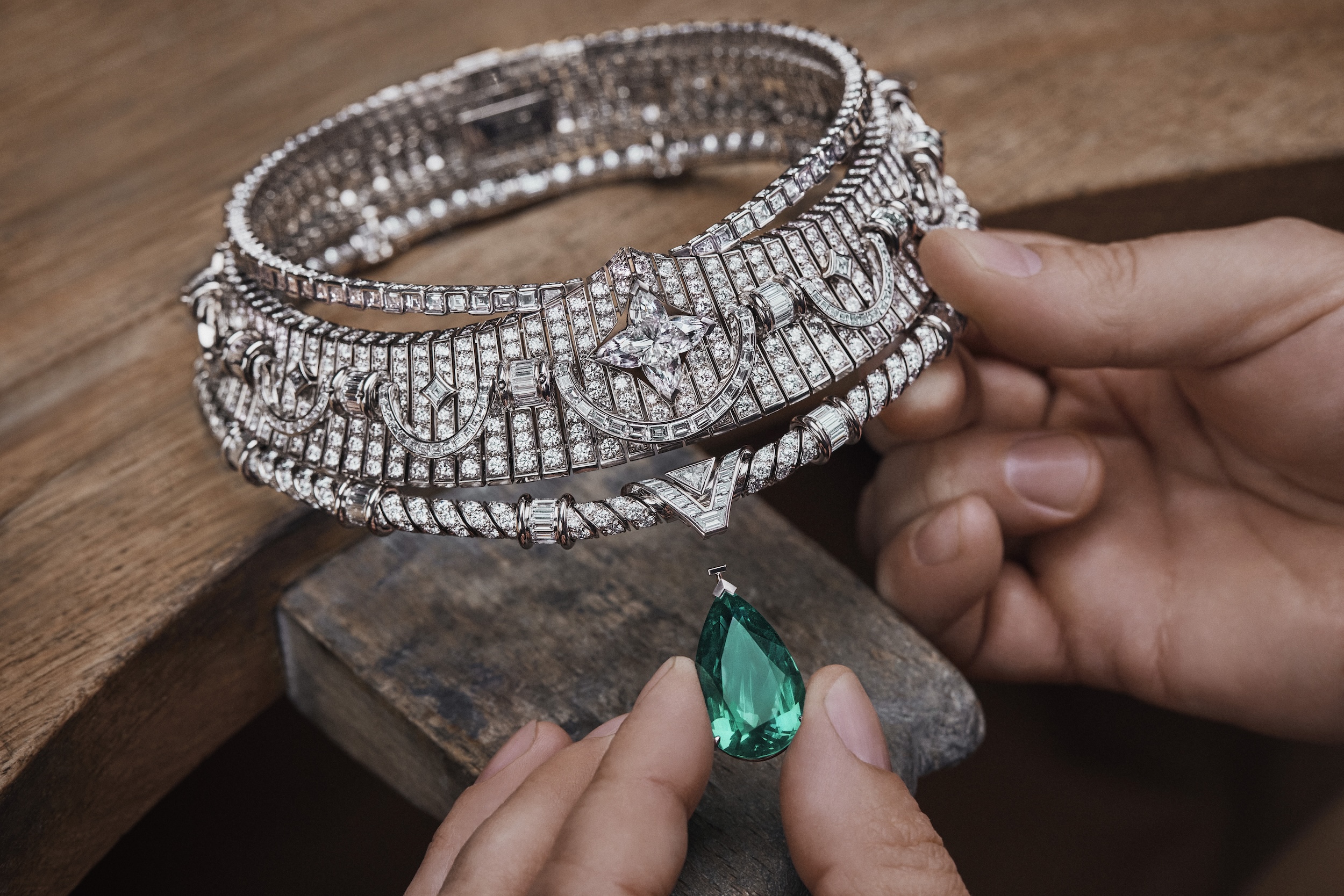 Apogee-necklace-Louis-Vuitton-Virtuosity-Louis-Vuitton-High-Jewelry-Piotr-Stoklosa-6-1763844463311