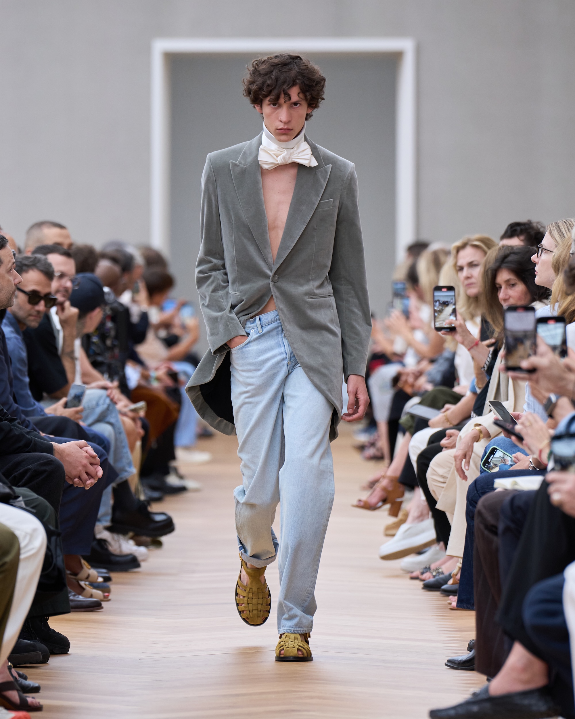 DIOR-SUMMER-2026-COLLECTION_VISUELS_LOOKS_LOOK(2)-1751086705966