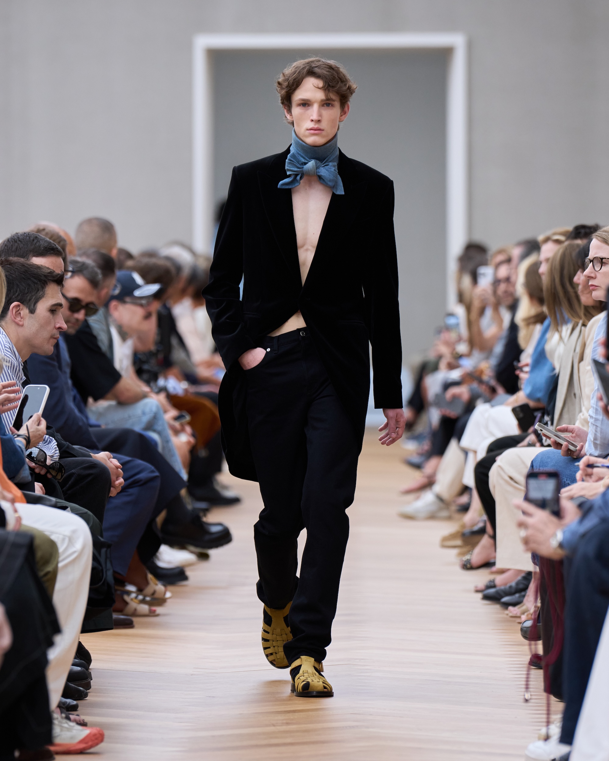 DIOR-SUMMER-2026-COLLECTION_VISUELS_LOOKS_LOOK(22)-1751086999187