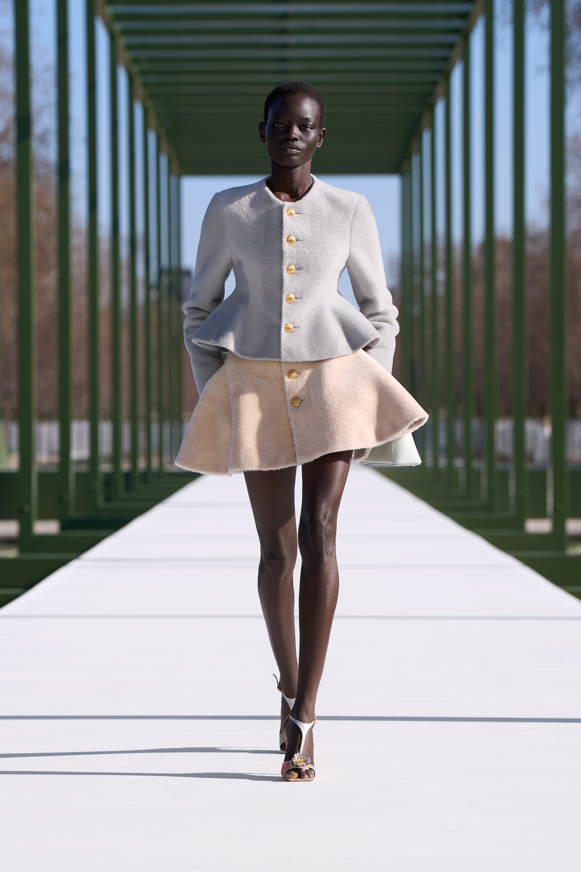 DIOR_W_RTW_FW2627_FRONT_LOOK_07_2x3-1772897398853