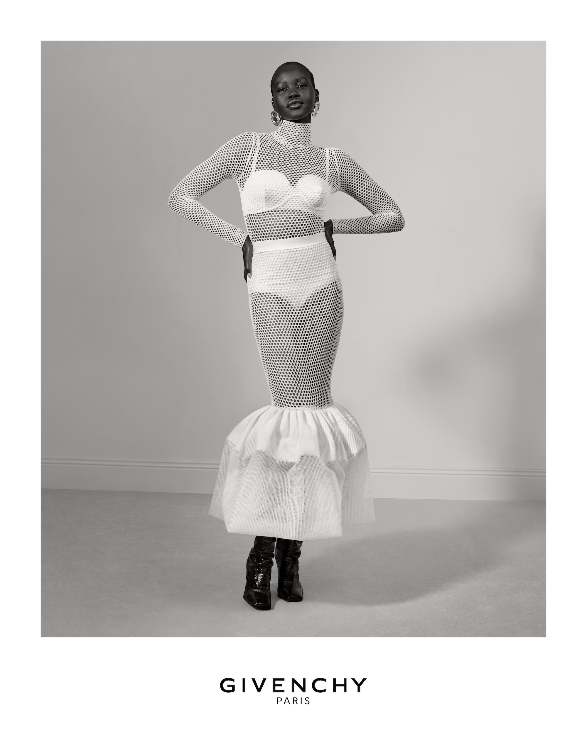 GIVENCHY_FW25_WOMEN_CAMPAIGN_DIGITAL_4x5_01-1756225418160