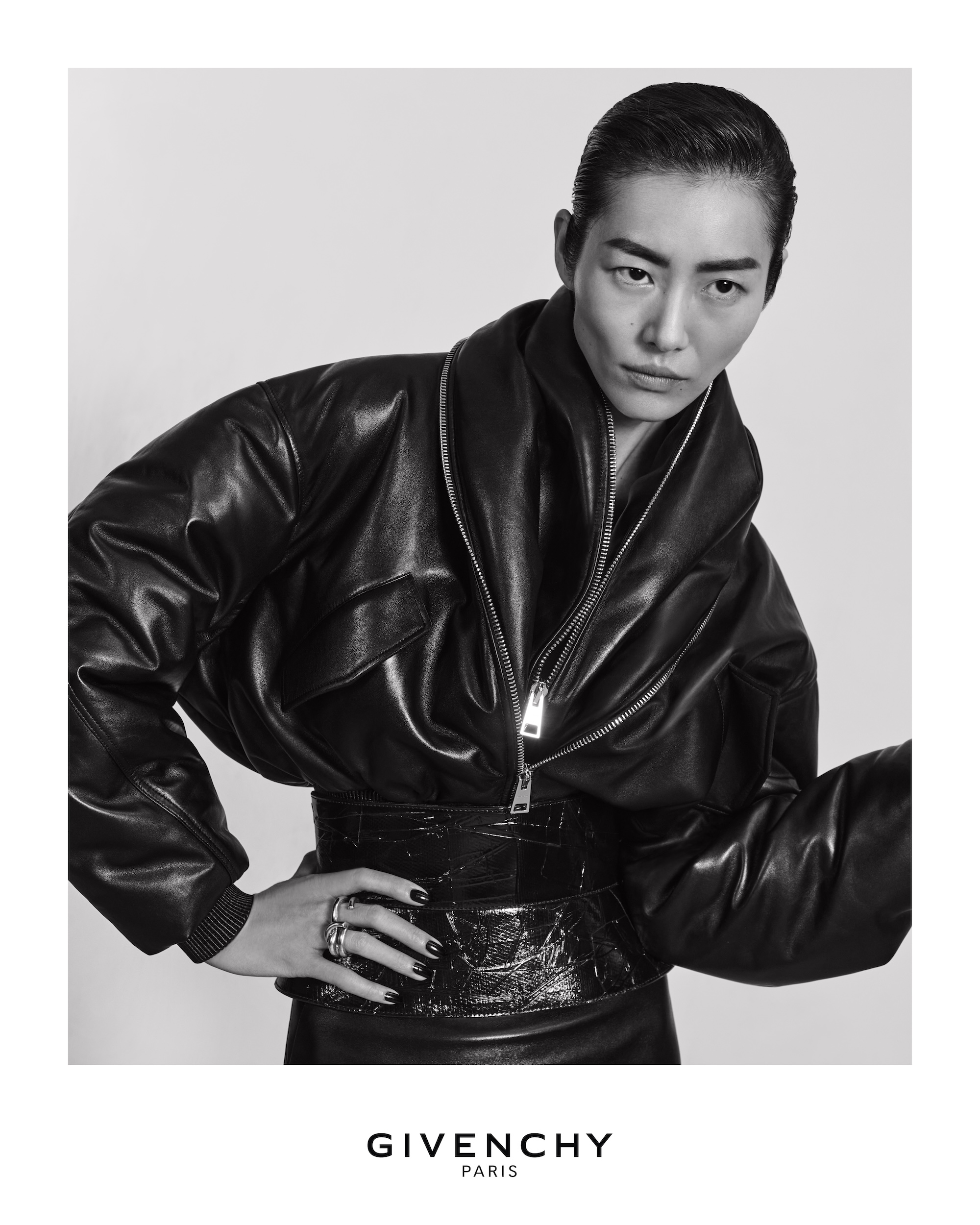 GIVENCHY_FW25_WOMEN_CAMPAIGN_DIGITAL_4x5_05-1756225413804