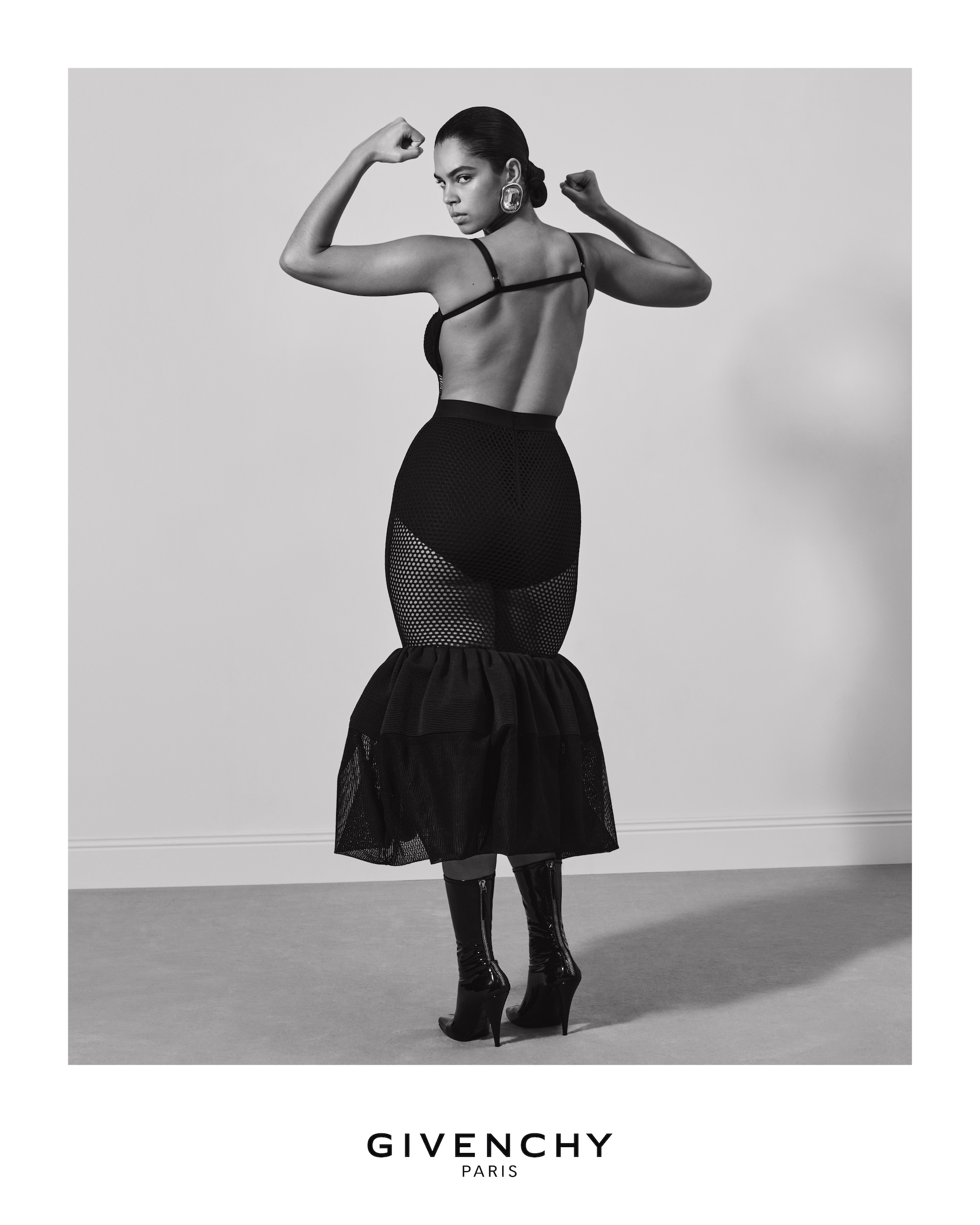 GIVENCHY_FW25_WOMEN_CAMPAIGN_DIGITAL_4x5_27-1756225410772