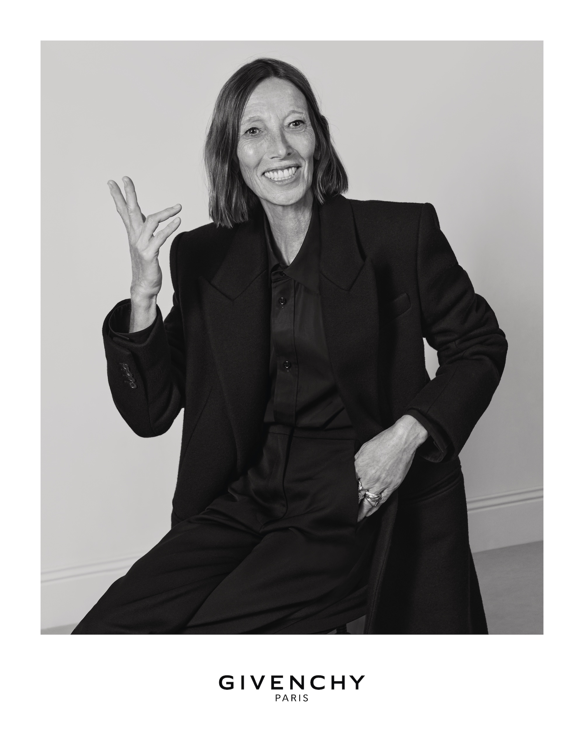 GIVENCHY_FW25_WOMEN_CAMPAIGN_DIGITAL_4x5_29-1756225407823