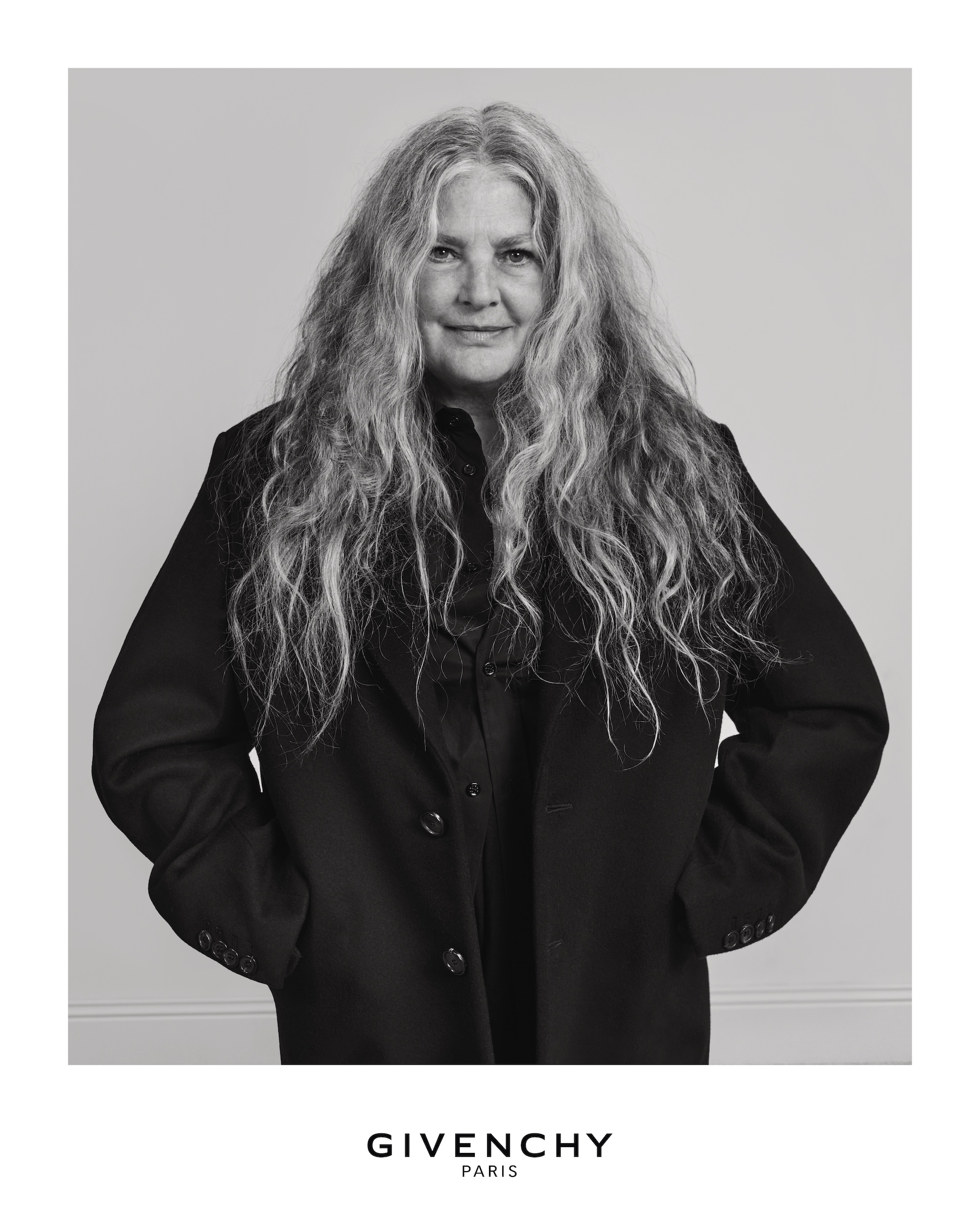 GIVENCHY_FW25_WOMEN_CAMPAIGN_DIGITAL_4x5_30-1756225405773