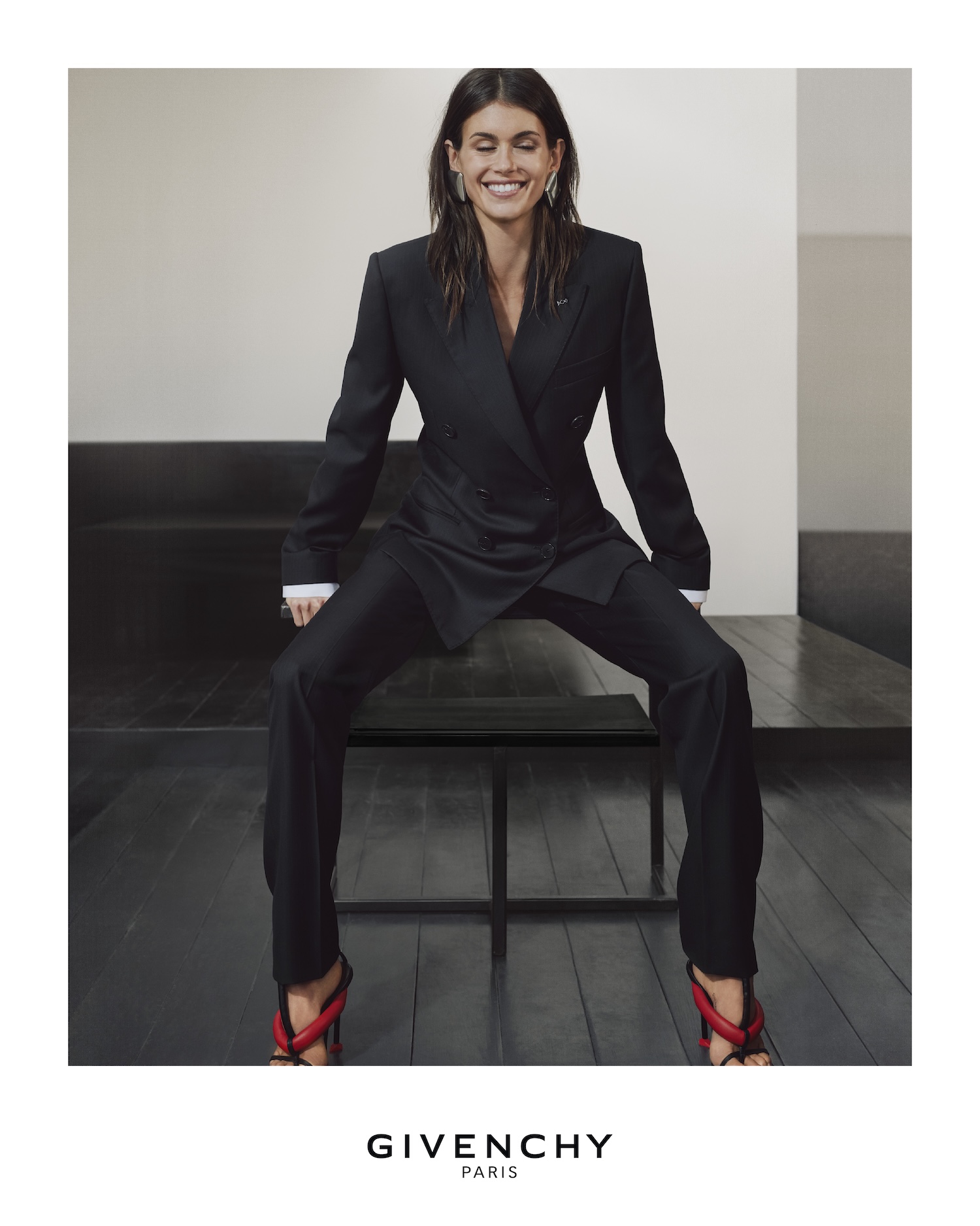 GIVENCHY_SS26_CAMPAIGN_4x5_LOGO_08-1771958941512