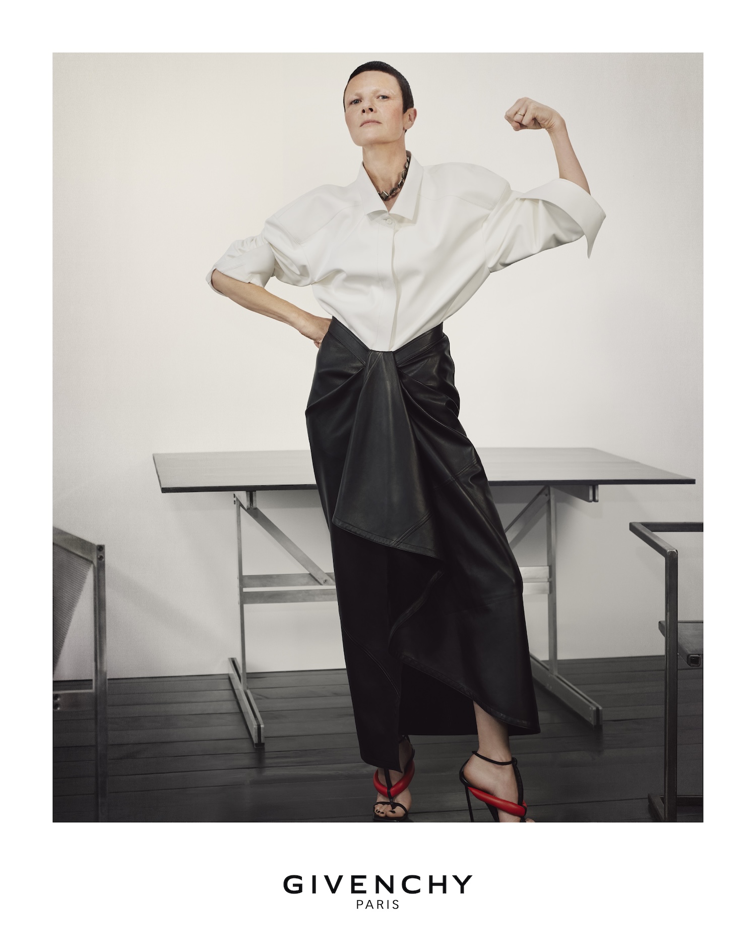 GIVENCHY_SS26_CAMPAIGN_4x5_LOGO_15-1771958945414