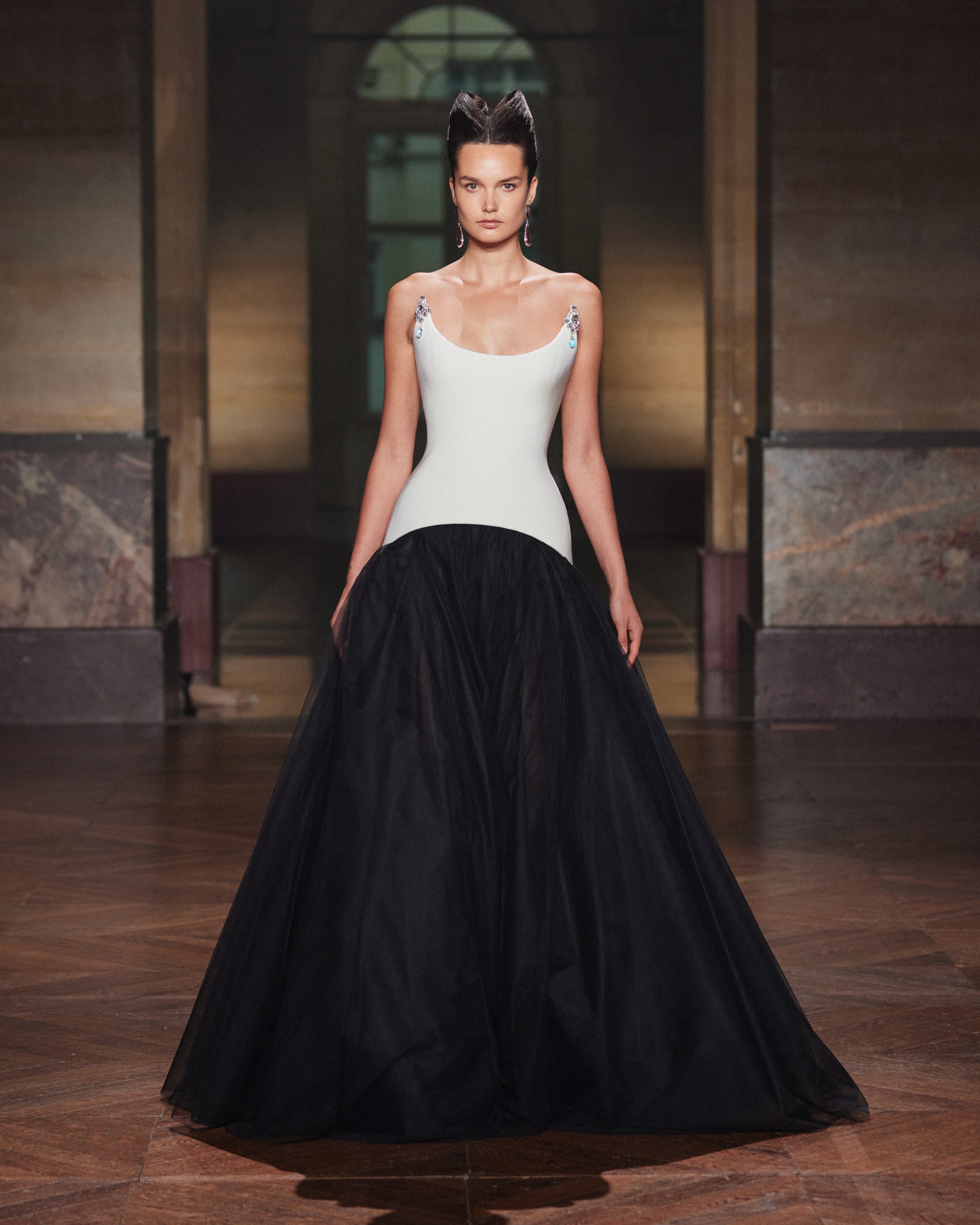 Hobeika_fw26_runway_IG_look55-1770574036302