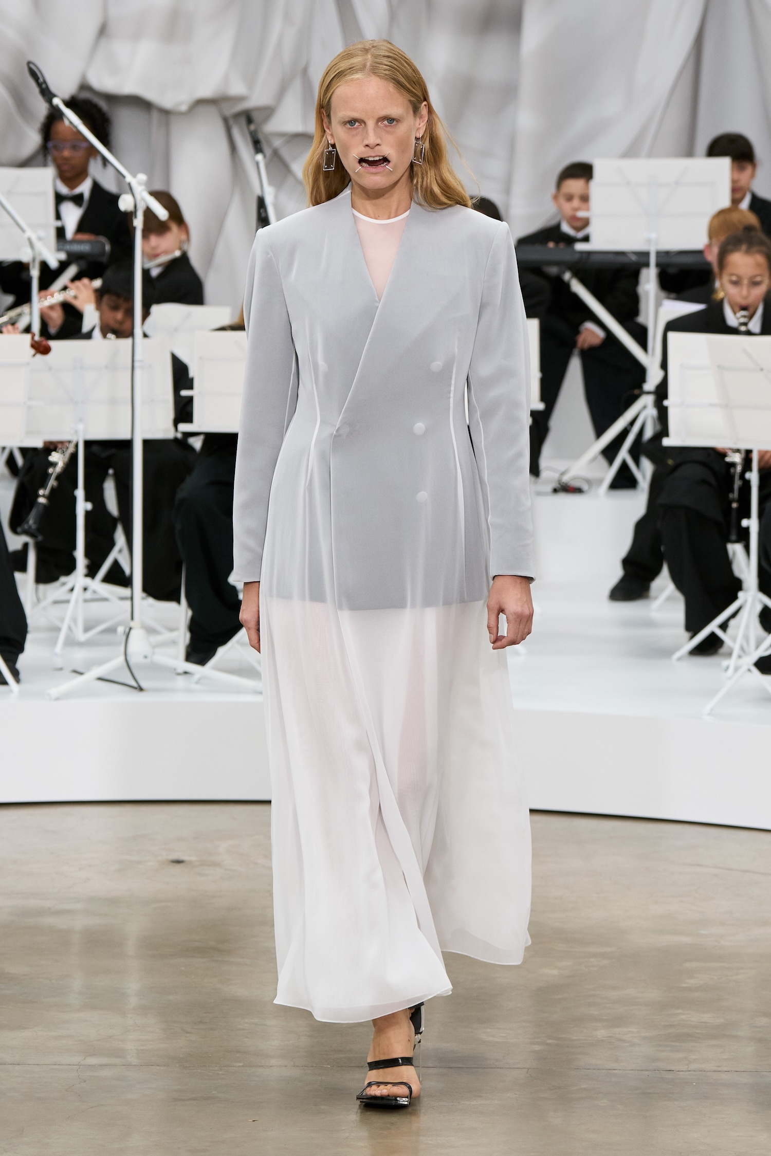 LOOK_34-1764193029882