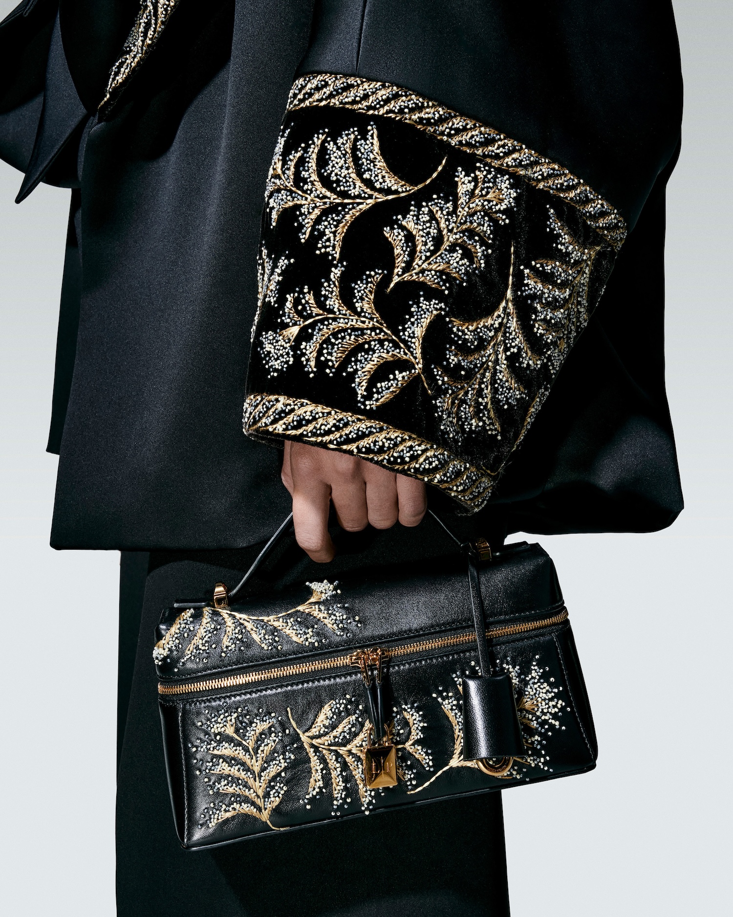 Loro-Piana-Fall-Winter-2026-2027-Women_s-Collection_Look-39-DETAILS-1772582022758