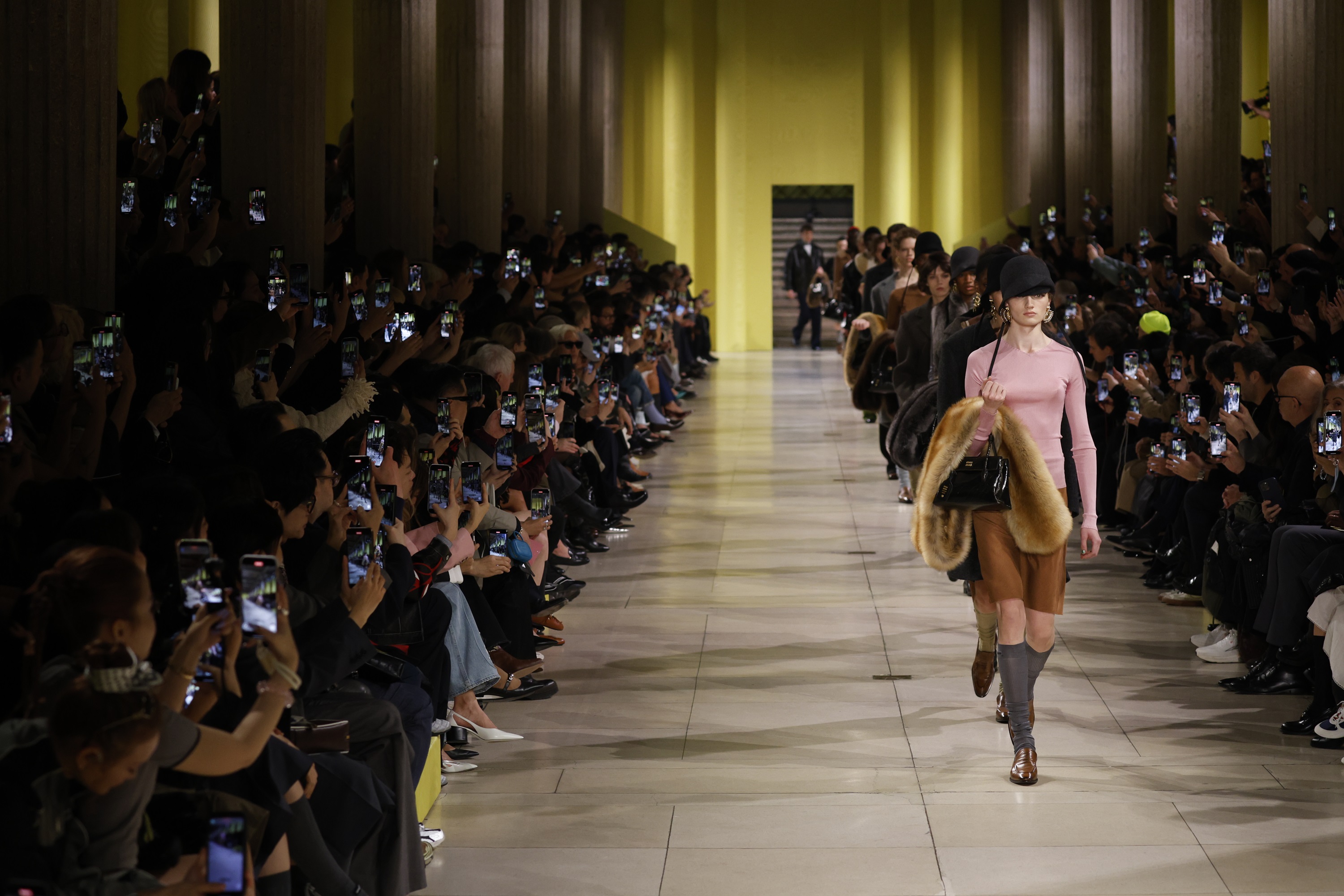 Prada Group Acquires Versace in Landmark €1.25 Billion Deal