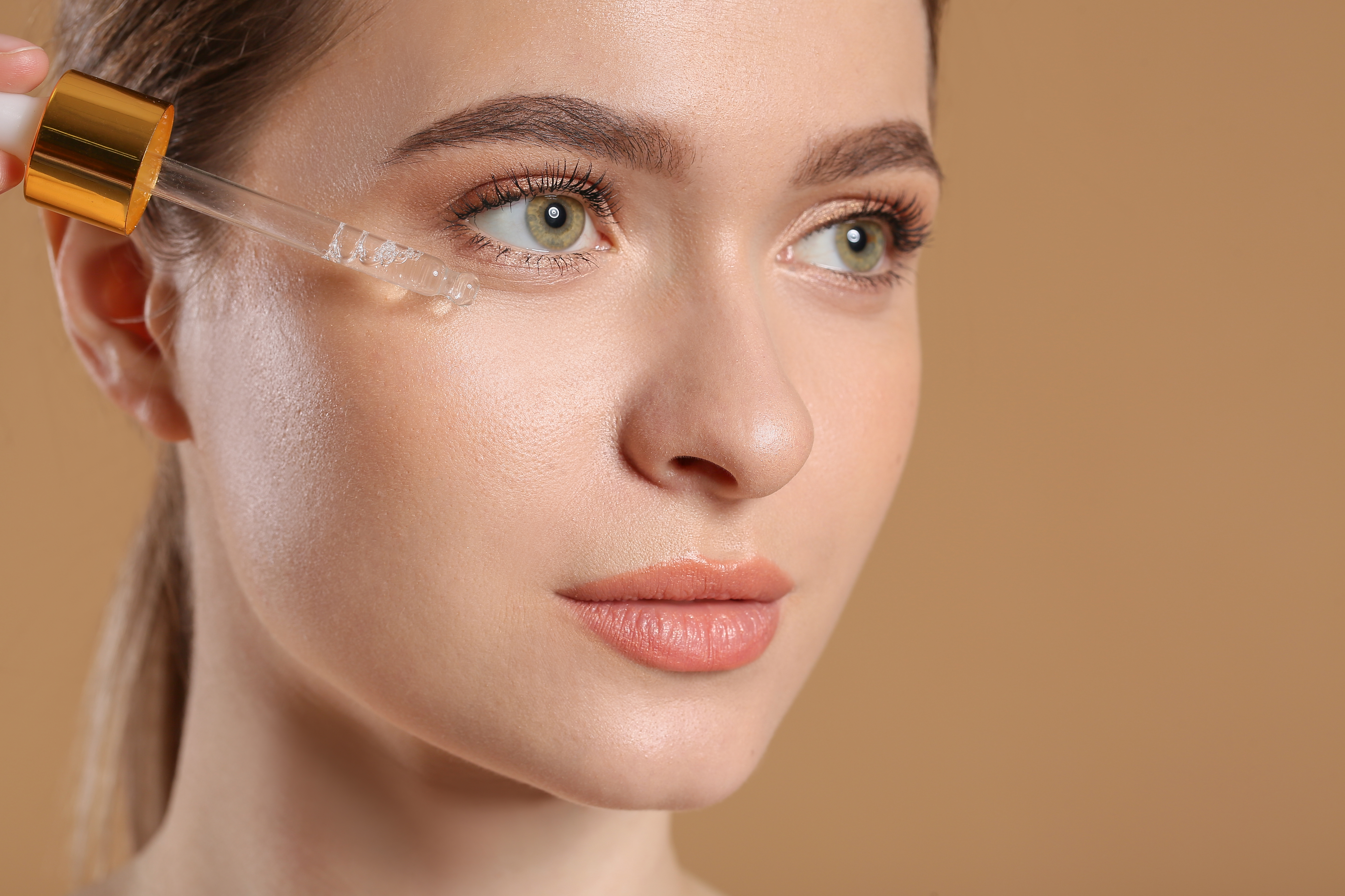 Why Your Morning and Evening Skincare Routines Should Be Different