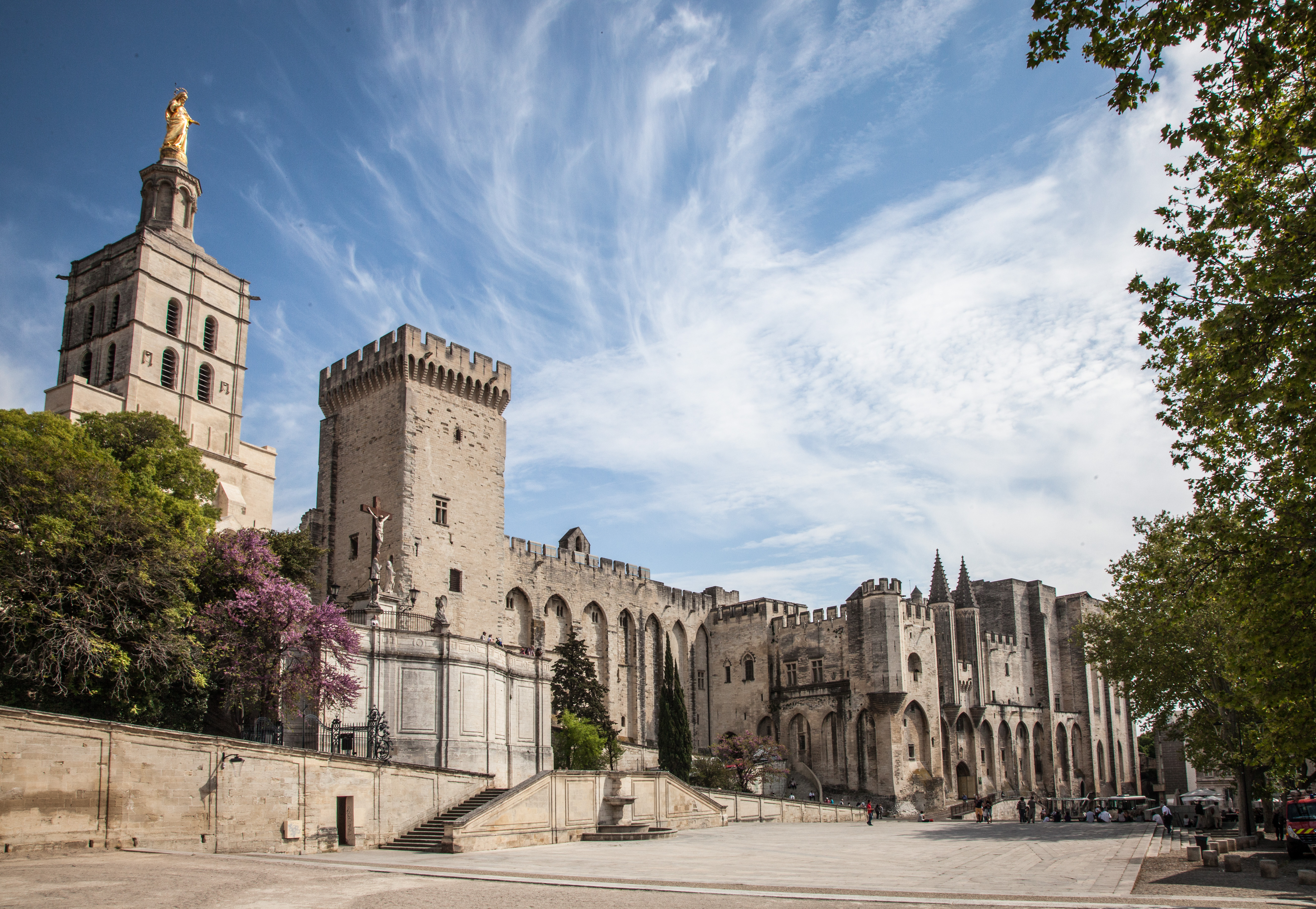 Louis Vuitton Announces Cruise 2026 Show at Palais des Papes