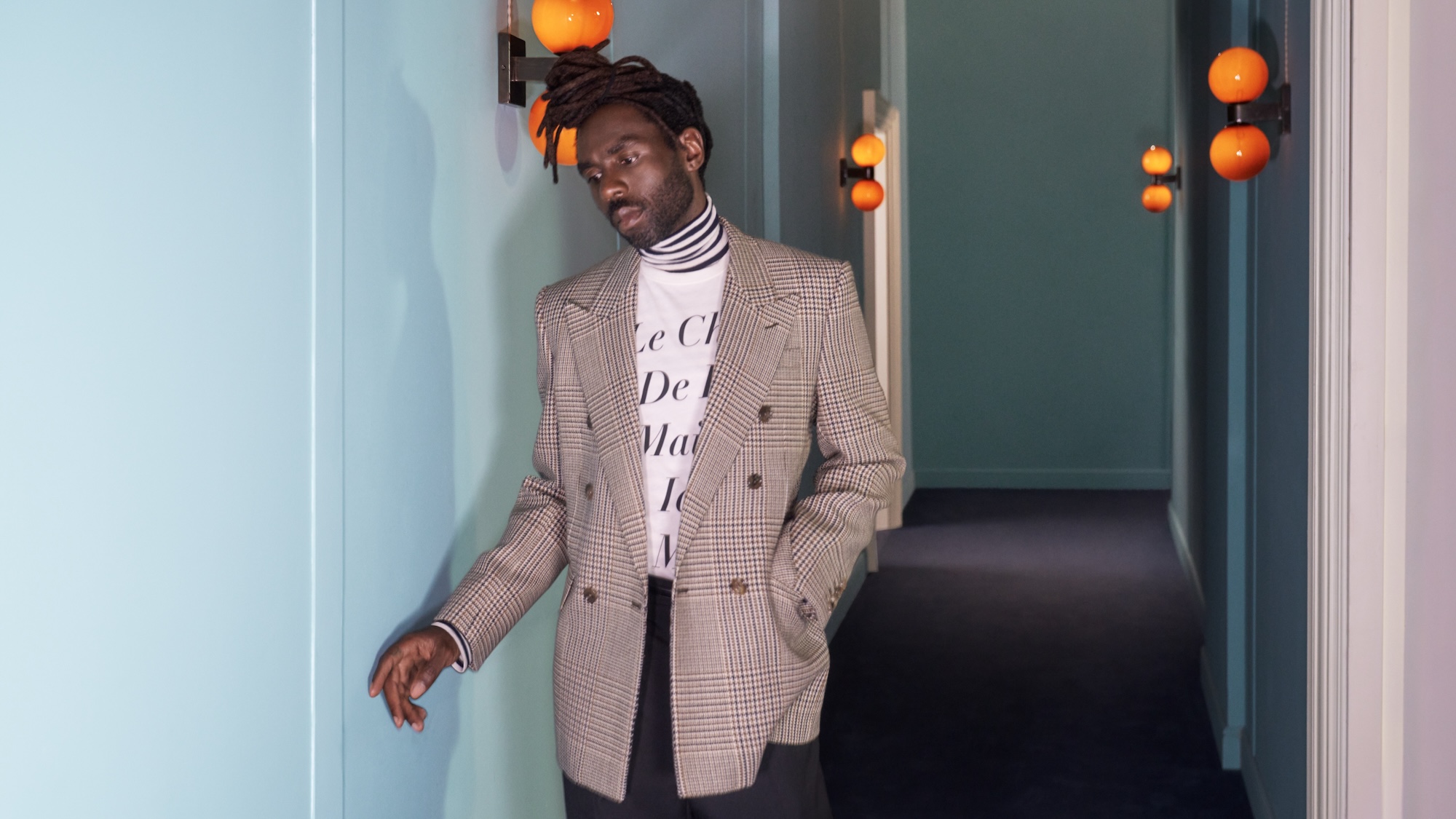 Valentino_Spring26-Holiday-MEA_NoLogo_16x9_02-1763944177366