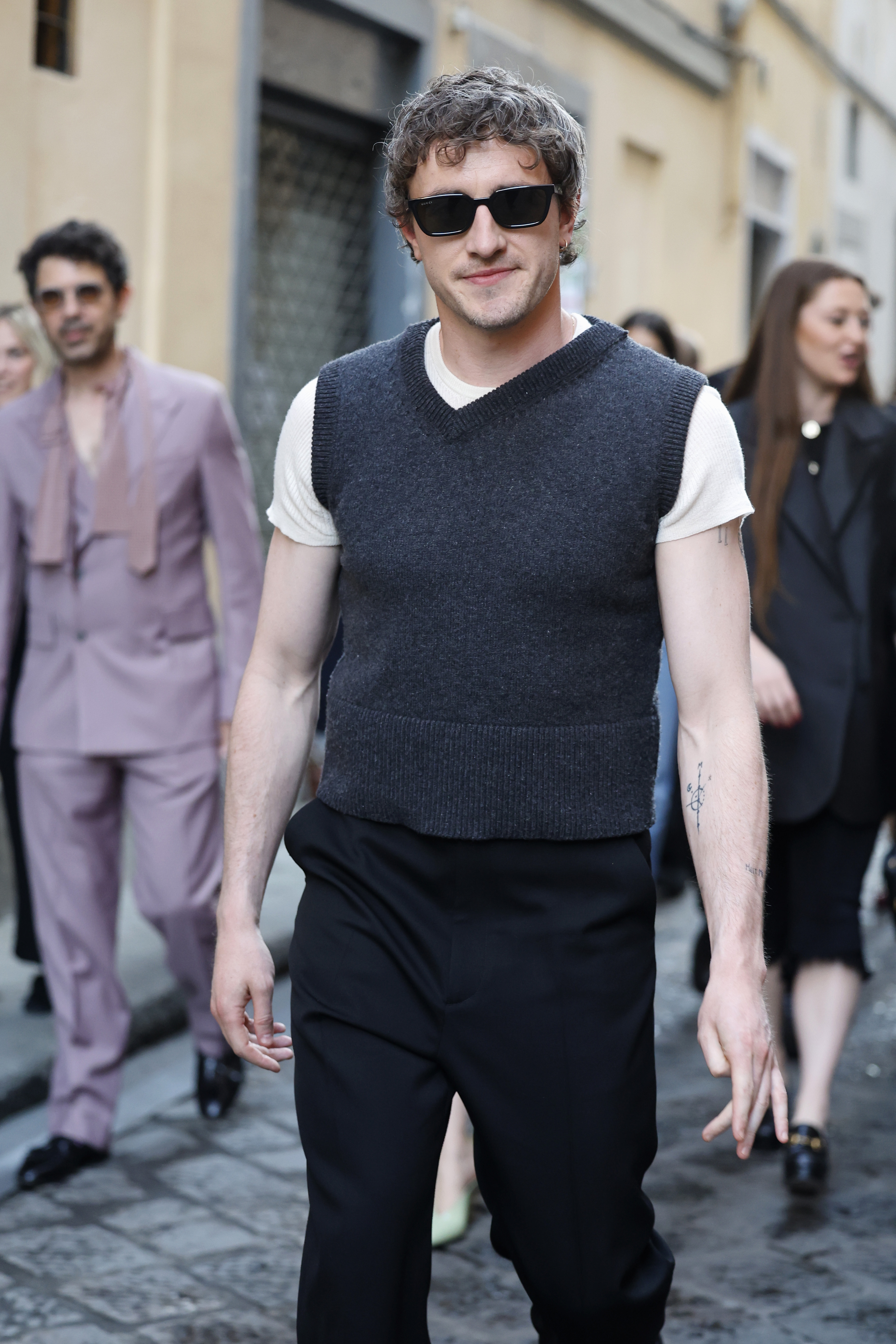 _CL32563_t71ubMeU-1749613901730