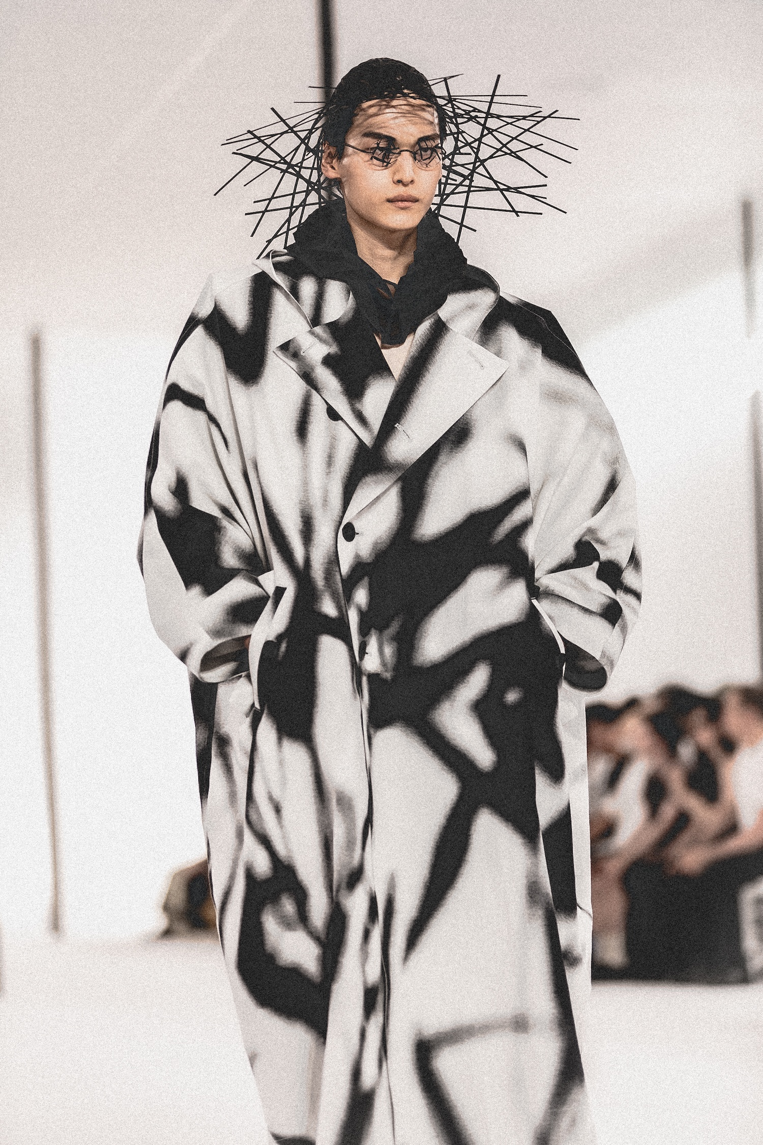 isseymiyake-immen-ss27-runway-01-1783869877787