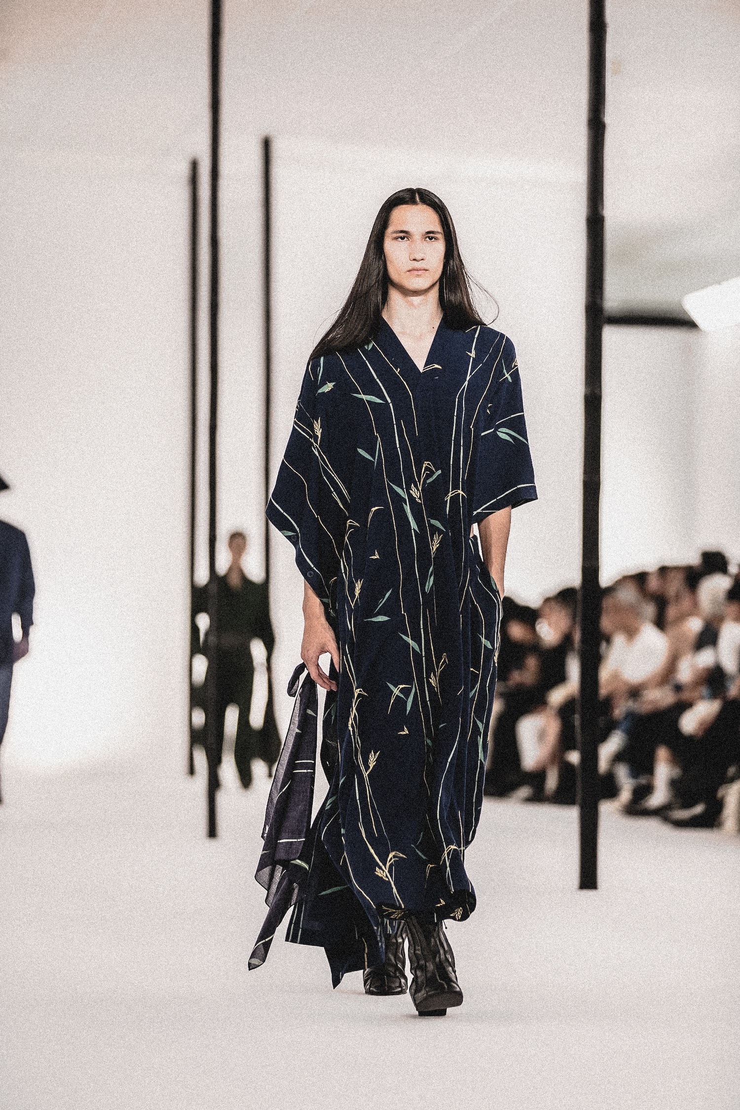 isseymiyake-immen-ss27-runway-22-1783871378736