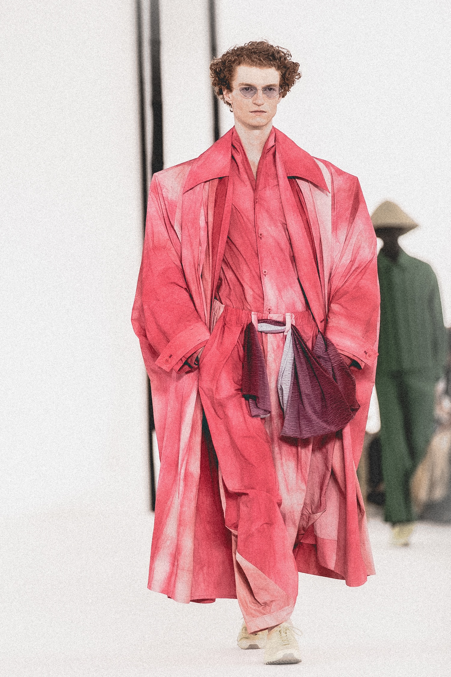isseymiyake-immen-ss27-runway-28-1783870542286