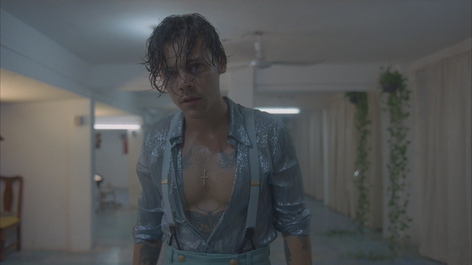 Harry Styles shines in Gucci in ‘Lights Up’