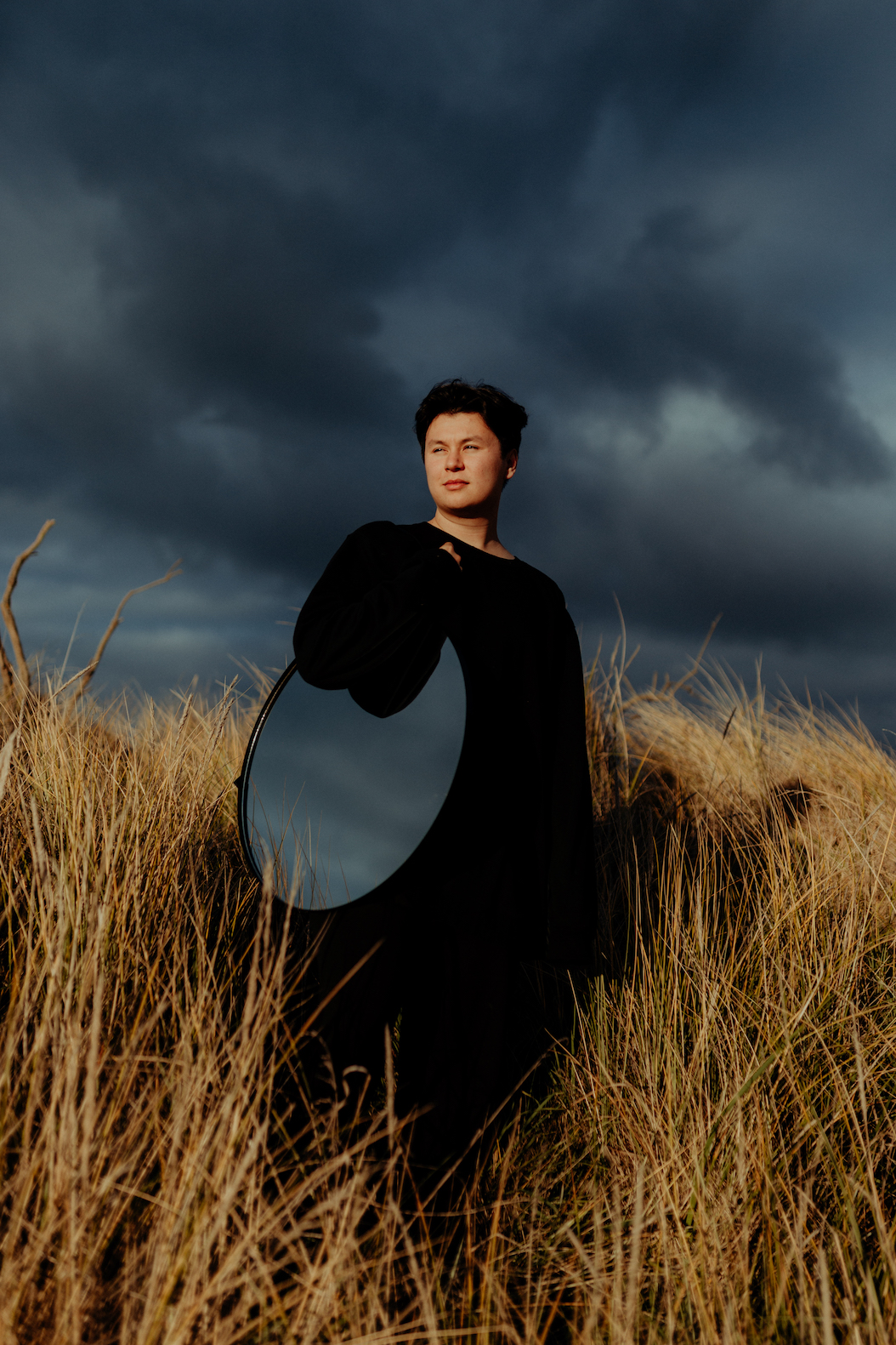 Julius Black releases a new single, ‘Mirrors’