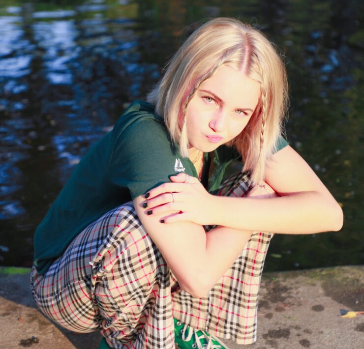 Claire-Rosinkranz-press-photo-2_-Credit-Phoebe-Walquist-740x710-1