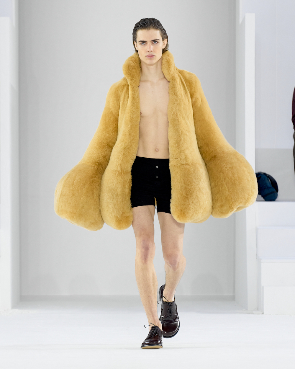 LOEWE_FW23_MW_SHOW_RUNWAY_LOOK_44_FRONT_RGB_CROPPED_4x5_44