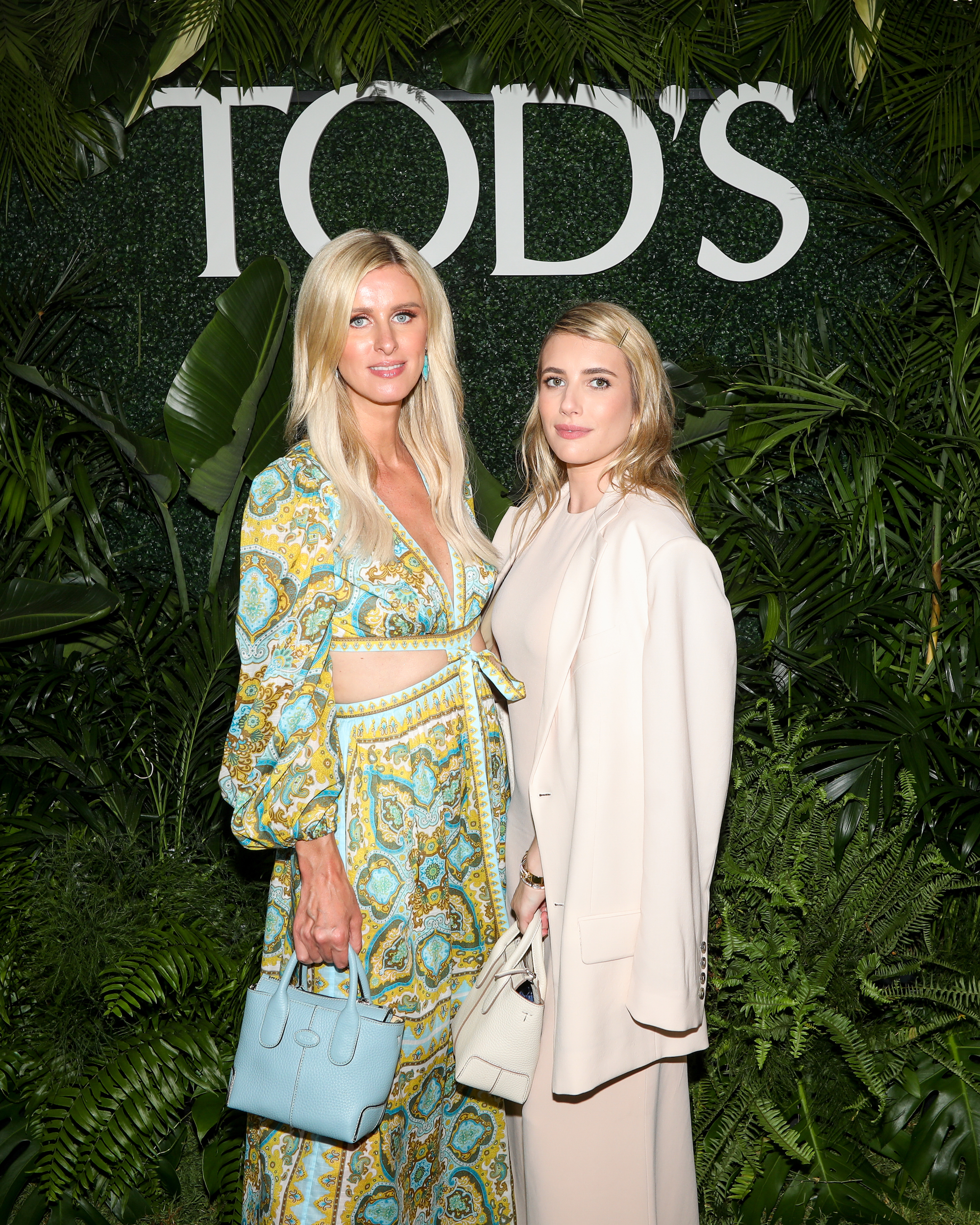 Nicky-Hilton-Emma-Roberts-1600x2000