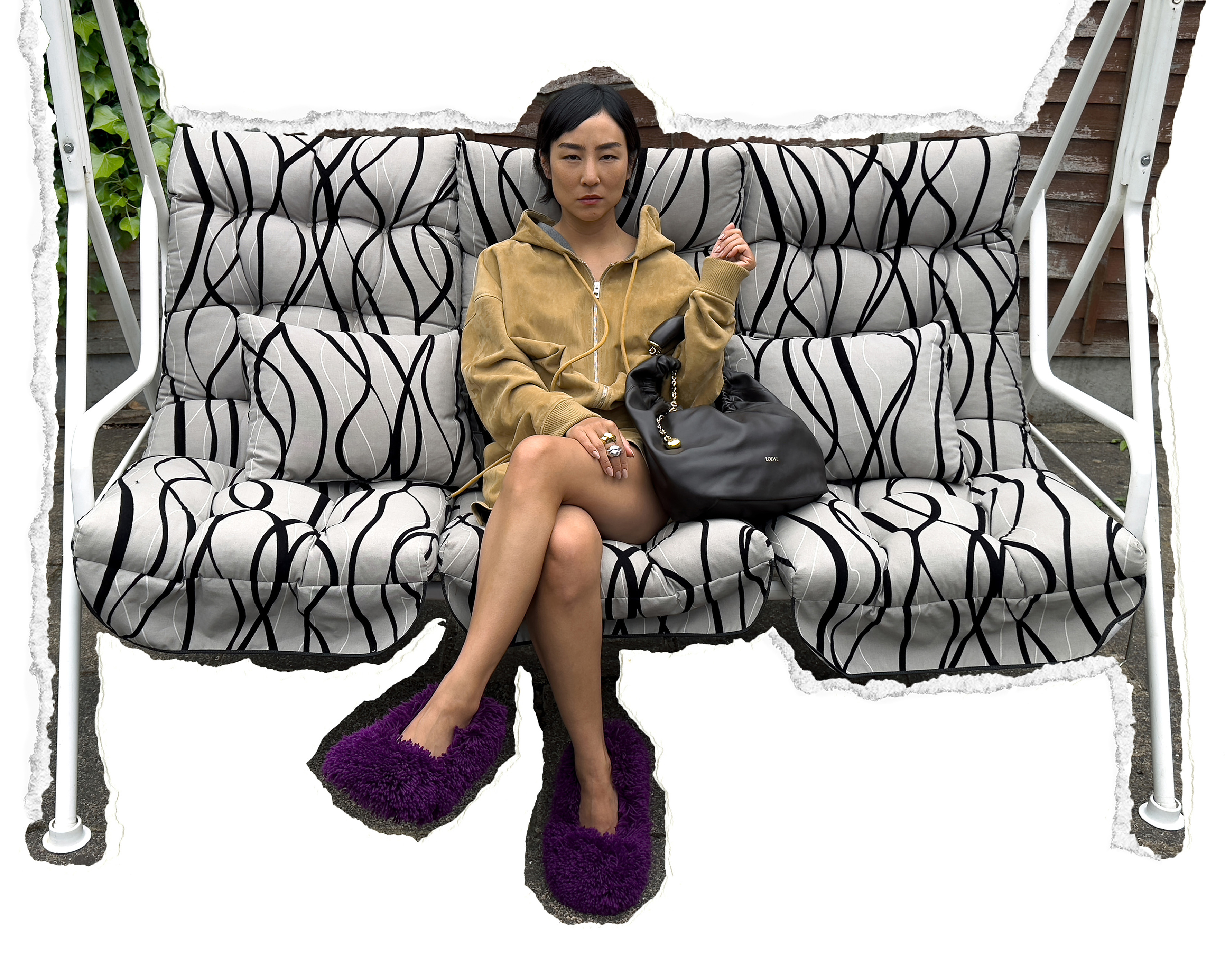 LOEWE_SS24_PRECO_JT_CAMPAIGN_GRETA_LEE_RGB_CROPPED_5X4_CUT_OUT_LOE050723_1799_V2-1600x1280