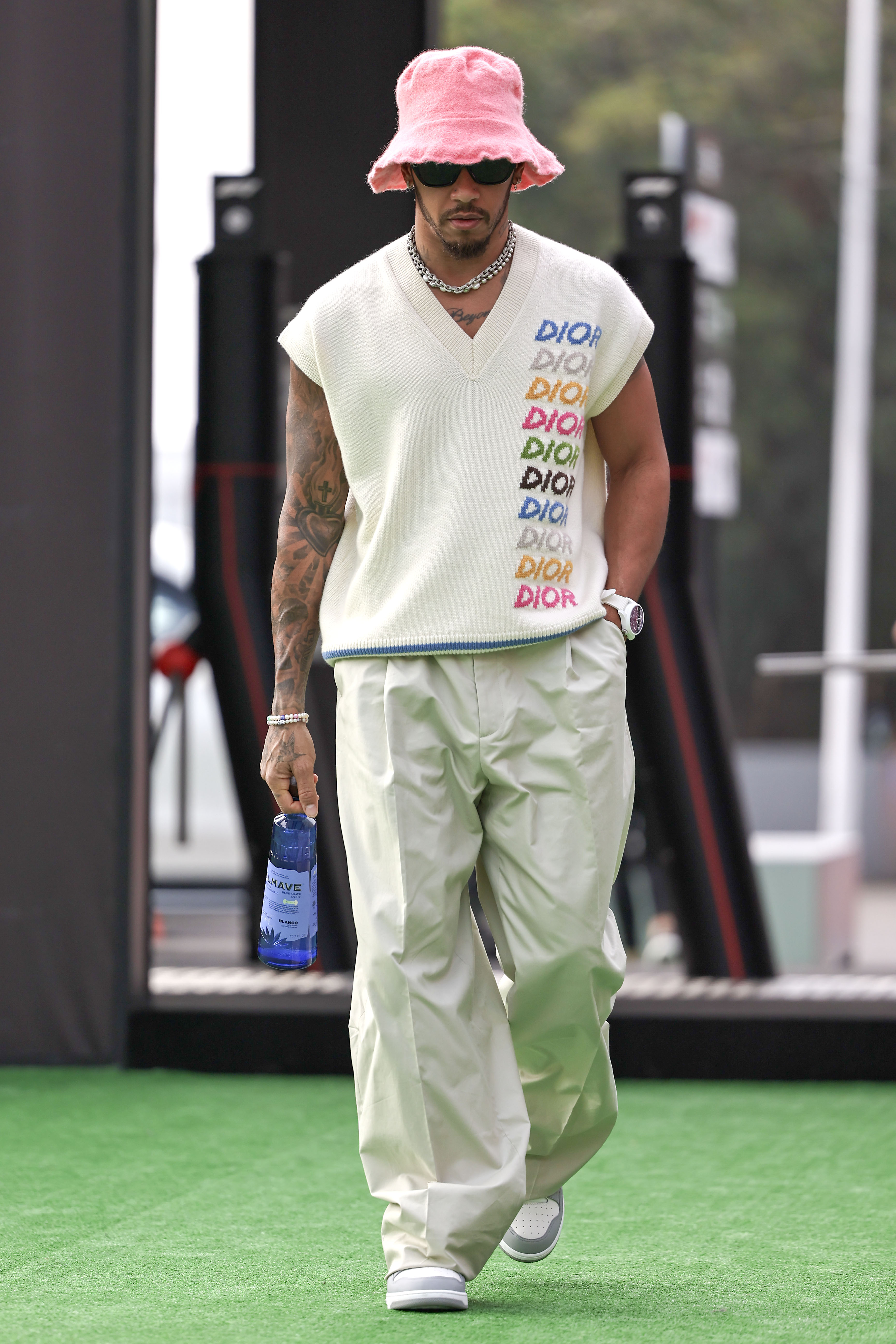 Lewis-Hamilton-in-Dior-1-1600x2400