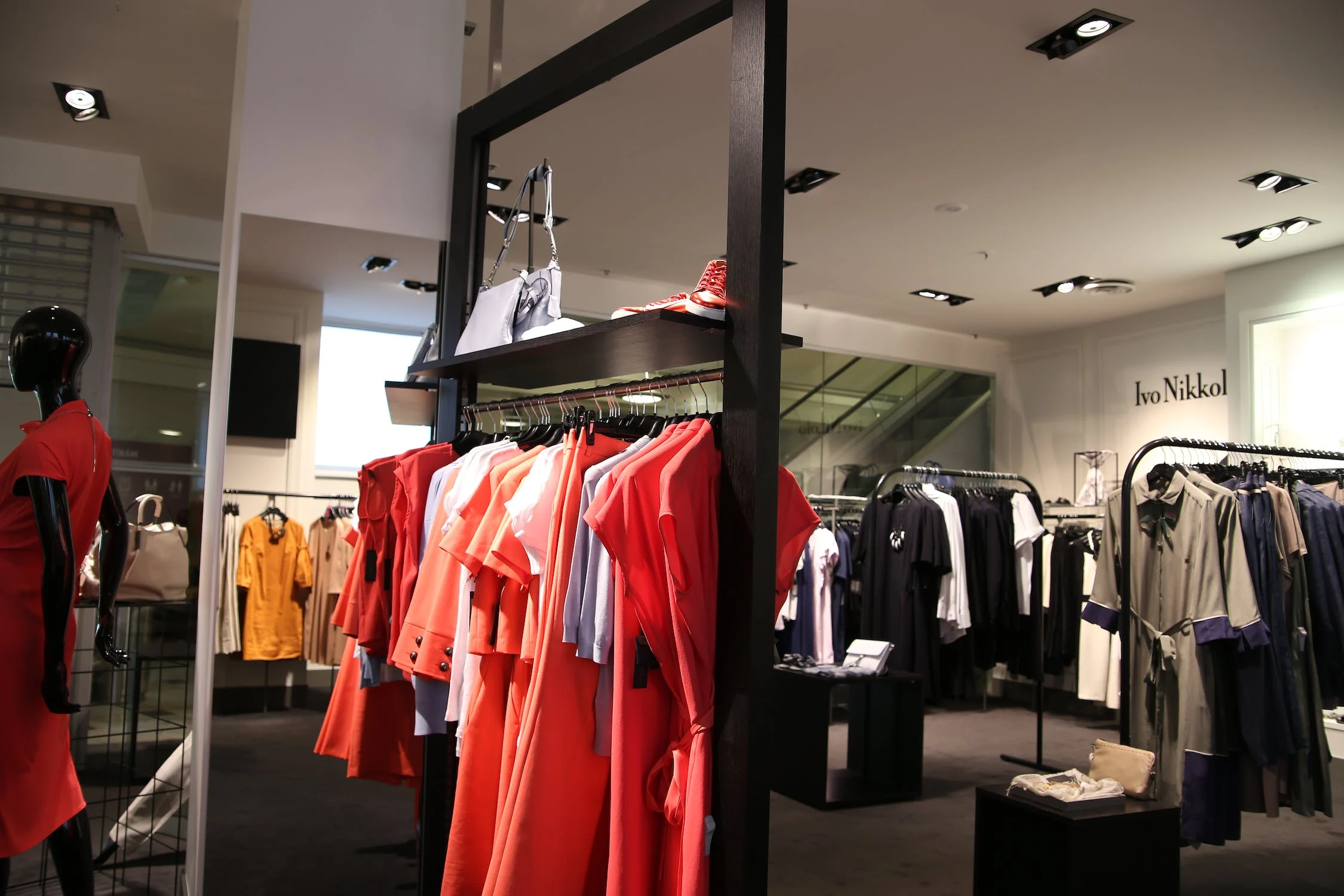 Unleashing the Digital Candidness: The Dynamic Influence of Online Review Sites on Fashion Brands
