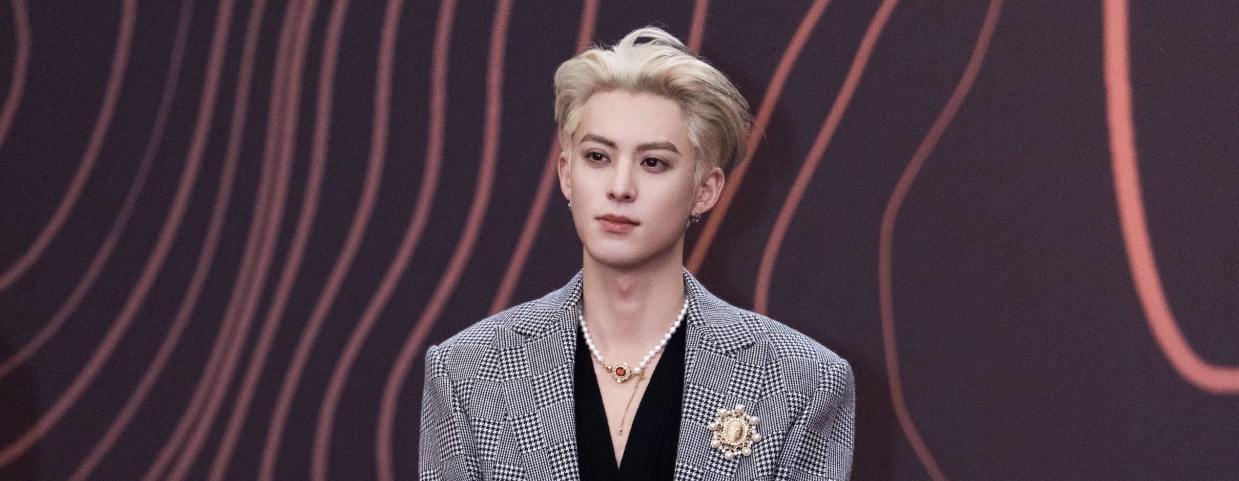 Red Carpet Rendezvous: Dylan Wang Radiates in Pharrell’s Louis Vuitton Ensemble at Tencent Video All Star Night 2023.