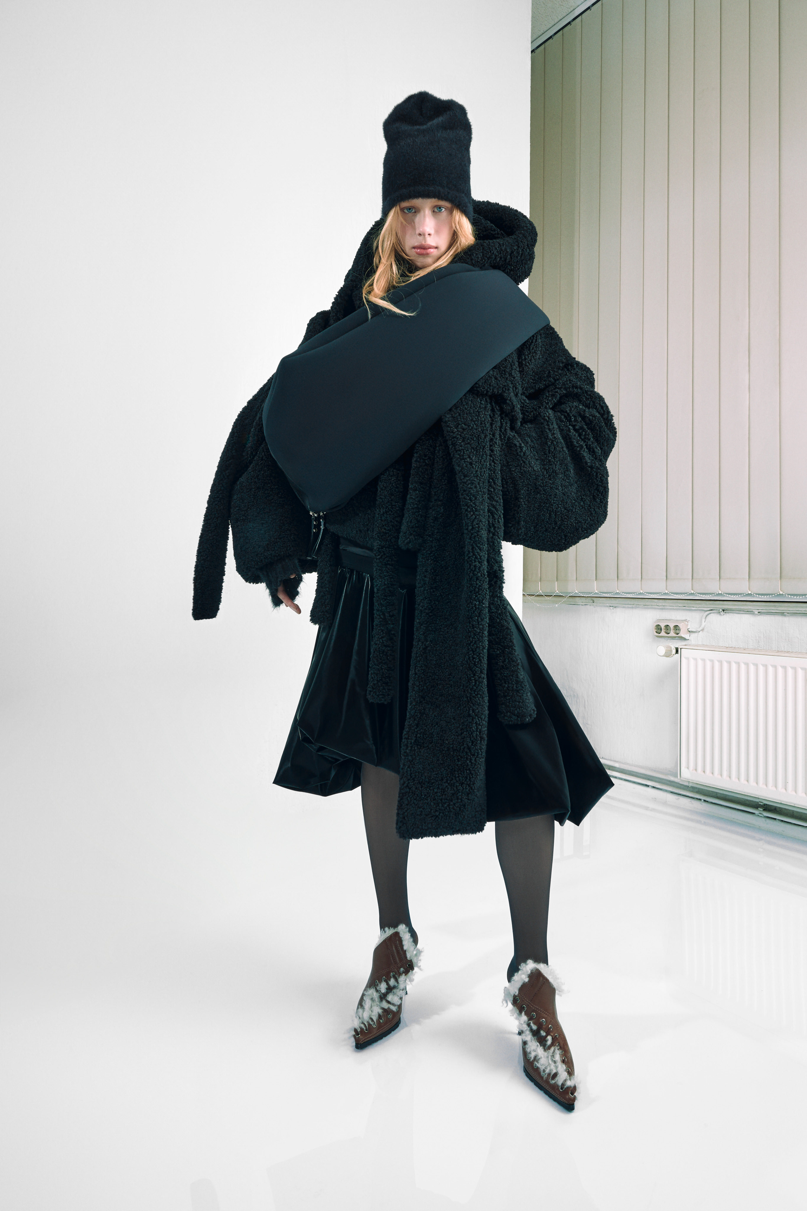 12__Ottolinger_PREAW24_Photo_Armin-Rafili_Model_Maya-Olmas-1600x2400