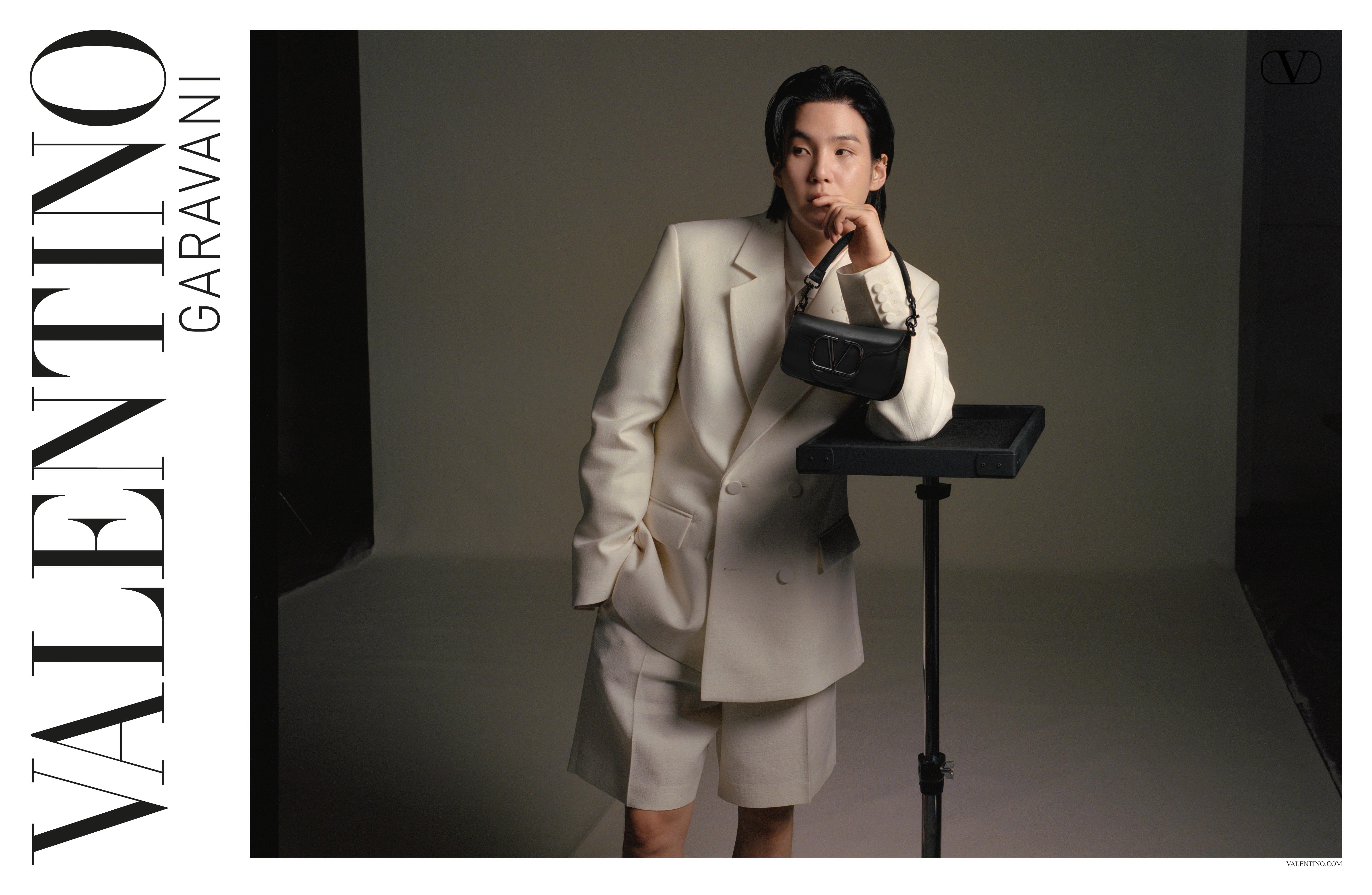 VALENTINO-ADV-THE-NARRATIVES-SS24_V04_DPS-1600x1043