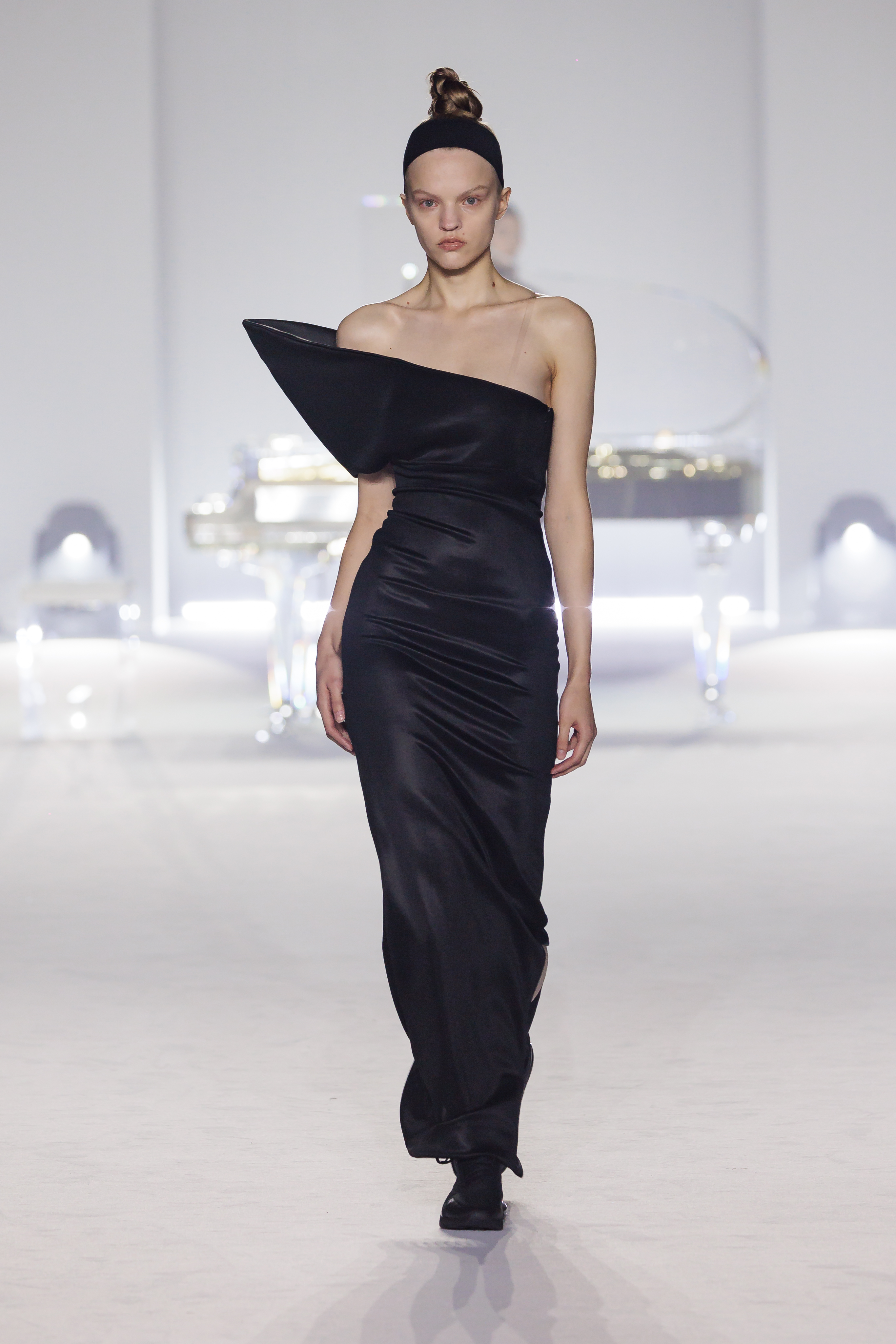 Maison_Yoshiki_fw24_runway_press_look09-1600x2400