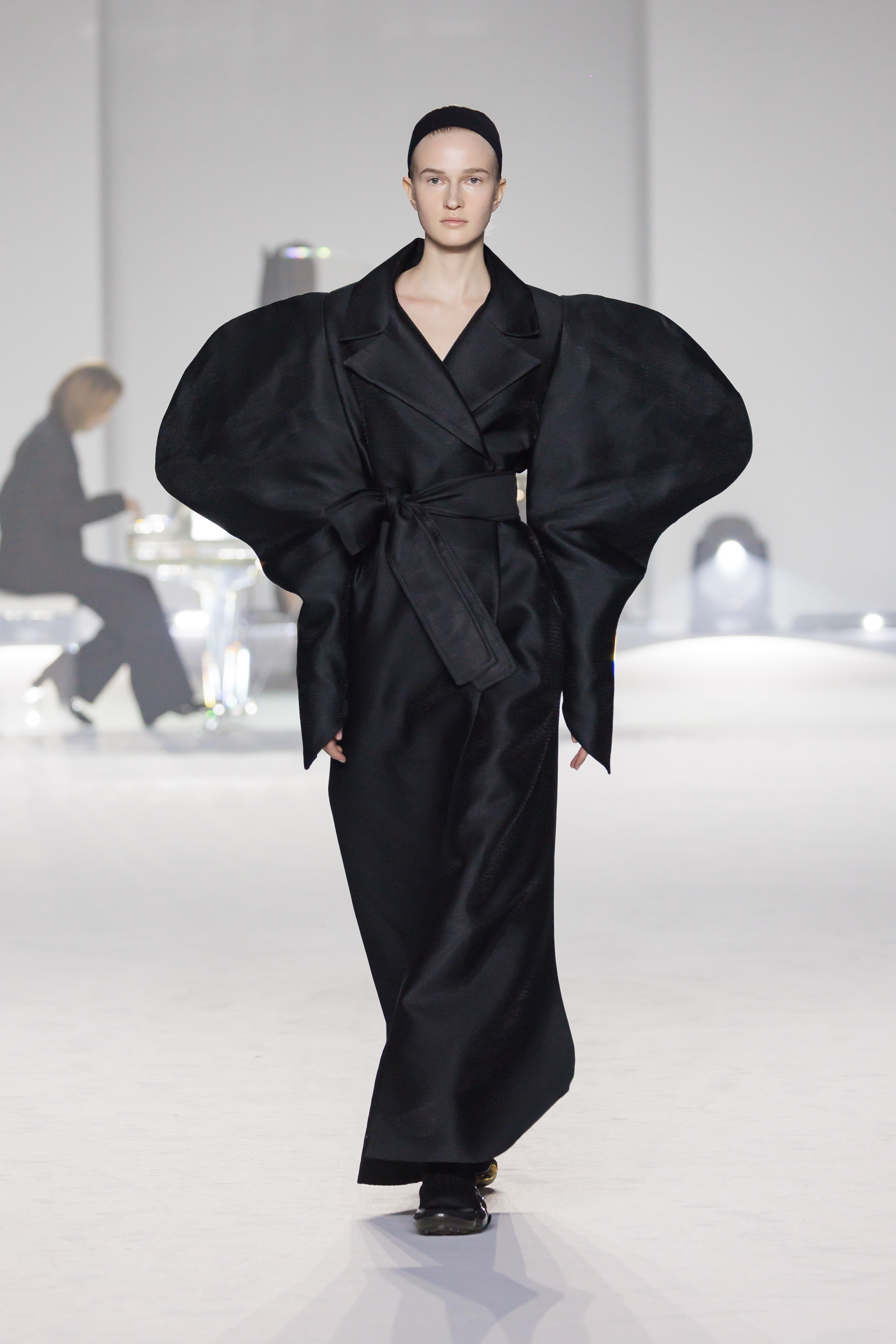 Maison_Yoshiki_fw24_runway_press_look27-1600x2400