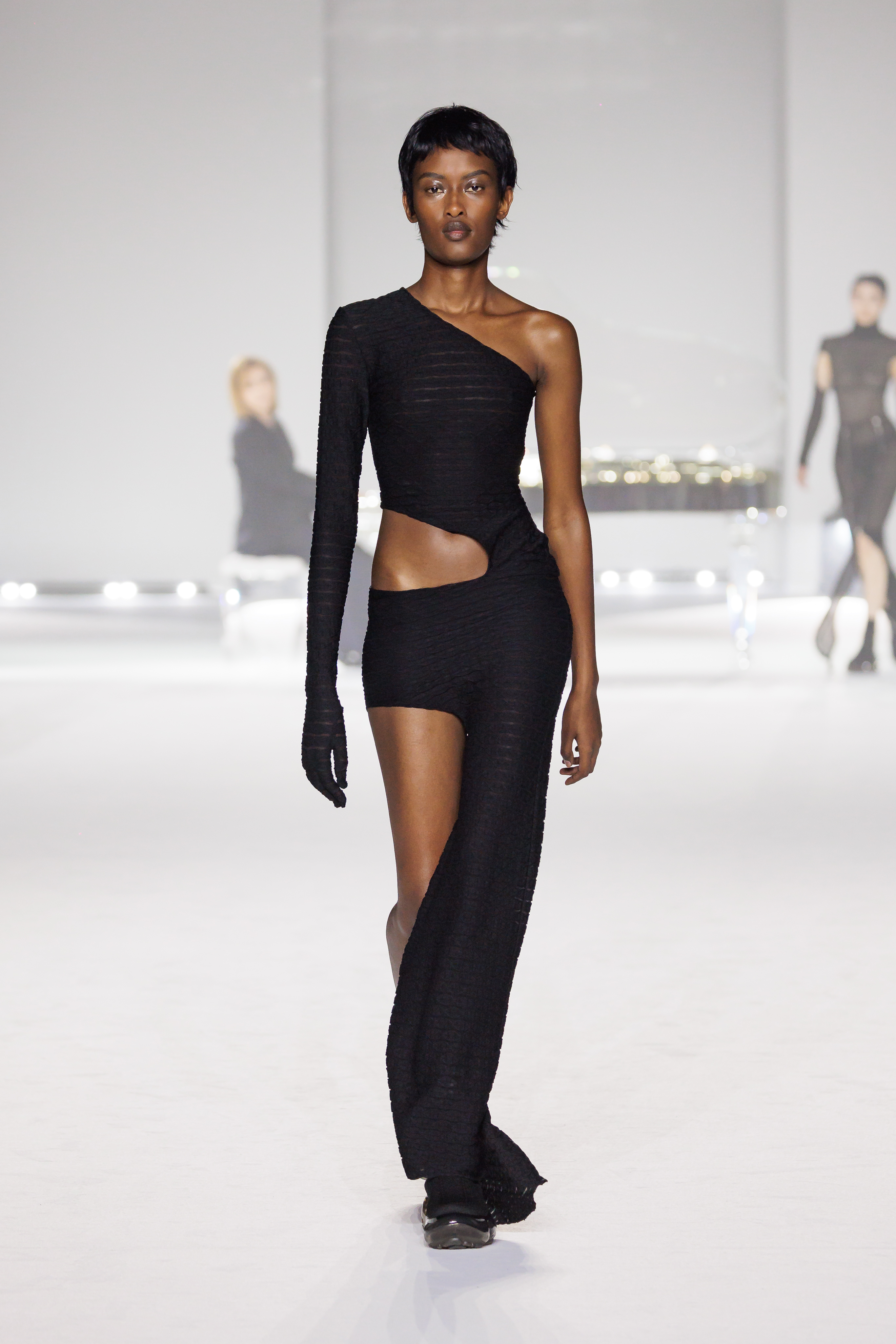 Maison_Yoshiki_fw24_runway_press_look34-1600x2400
